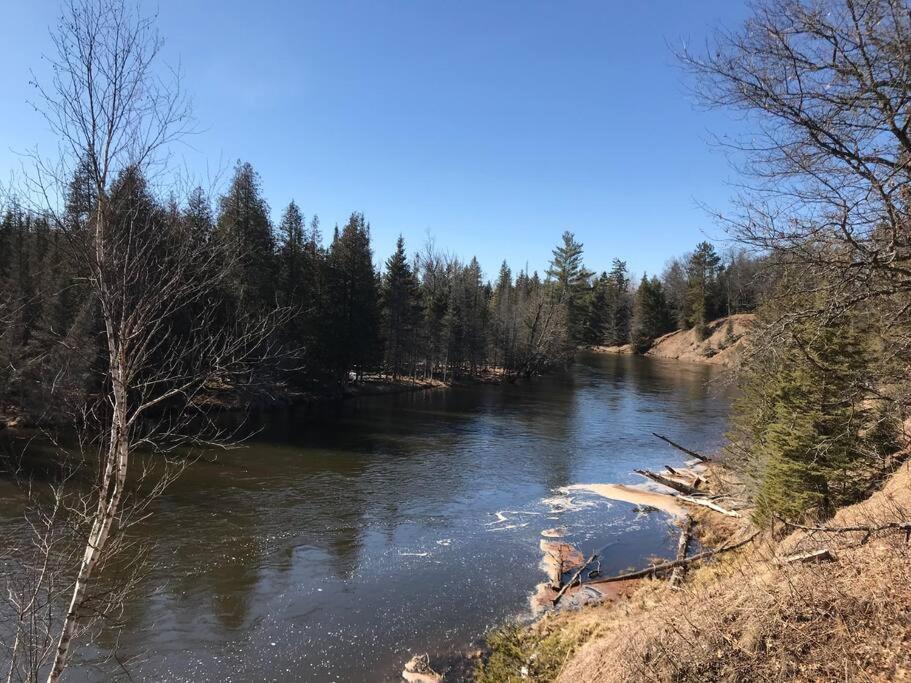 O Me, O Mio Cabin Near The Ausable River מראה חיצוני תמונה